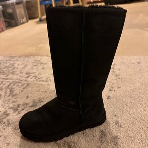 Ugg tall black boot - size 8
